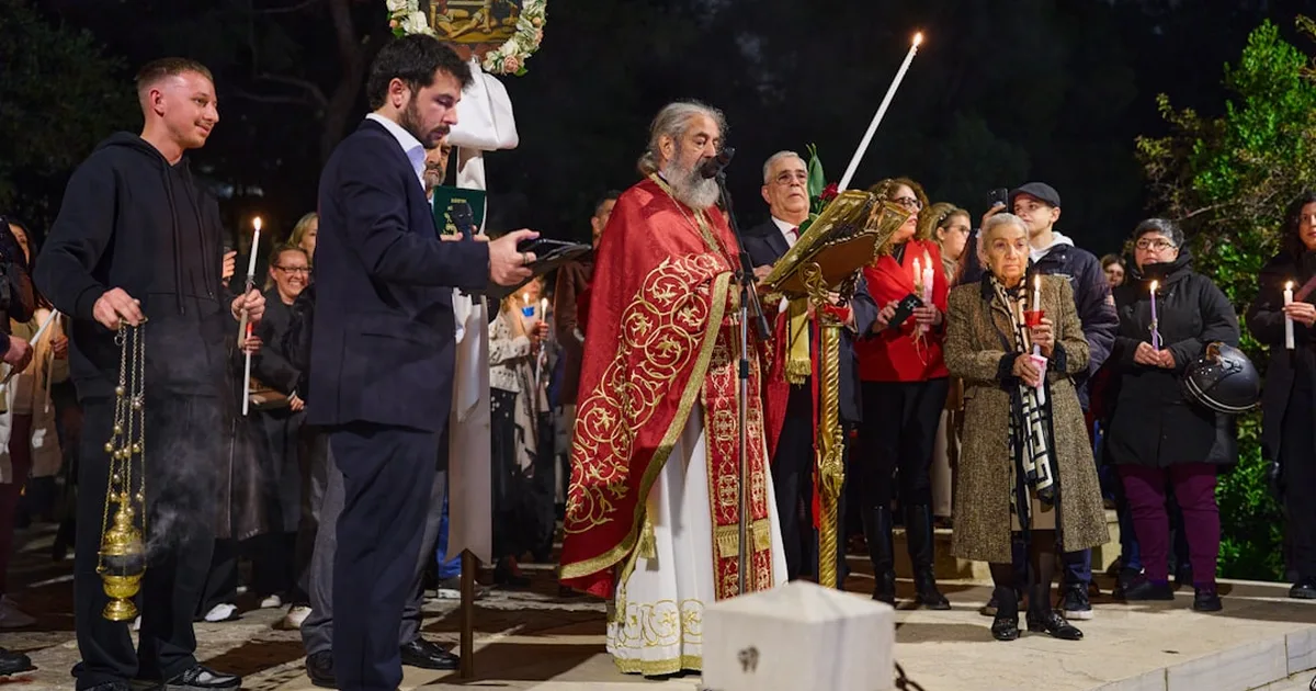 La Luz de Cristo Nos Guía en Tiempos de Cambio: Esperanza y Unidad para Hoy
