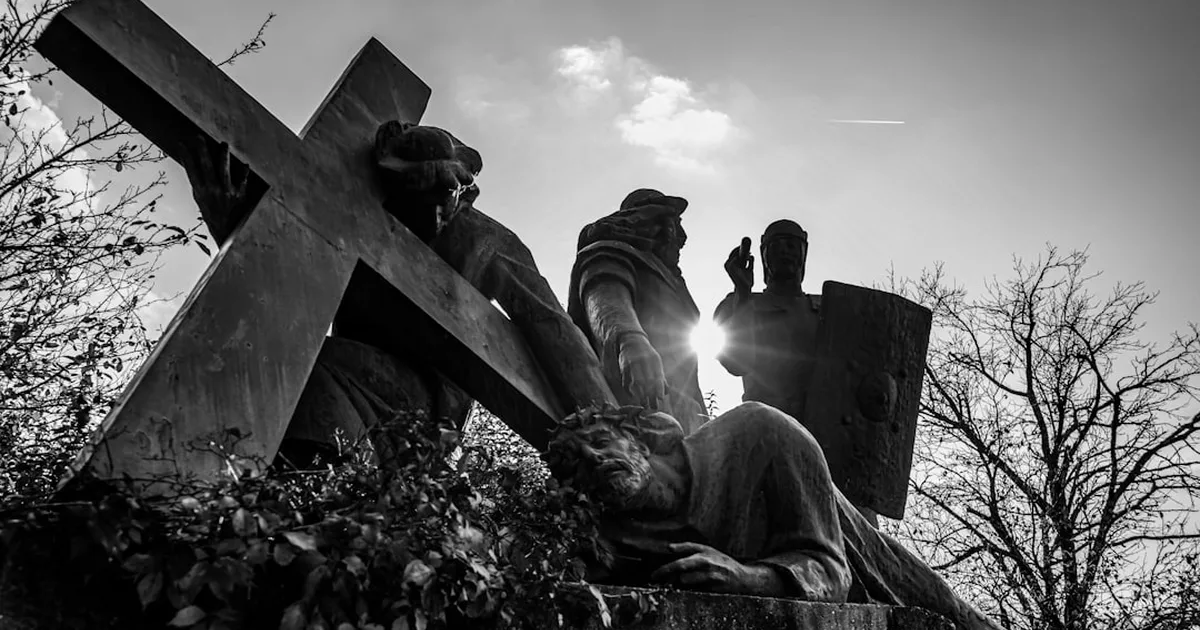 A Cruz de Jesus: Sinal de Amor e Redenção