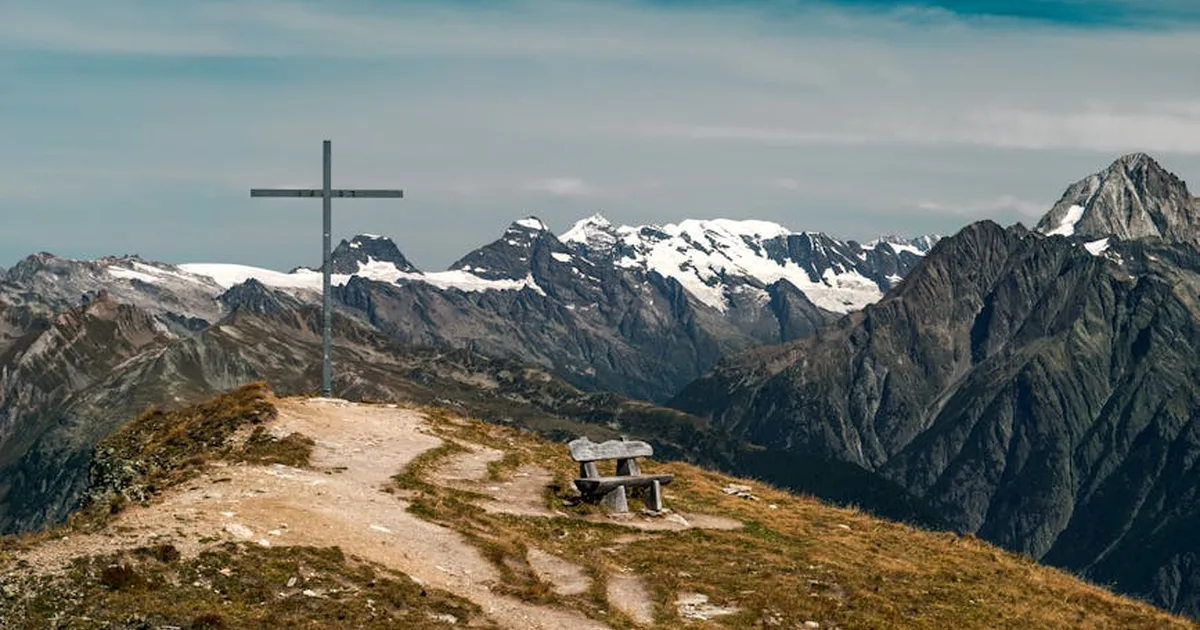 La cruz del Aneto: un ataque a la fe en las alturas pirenaicas