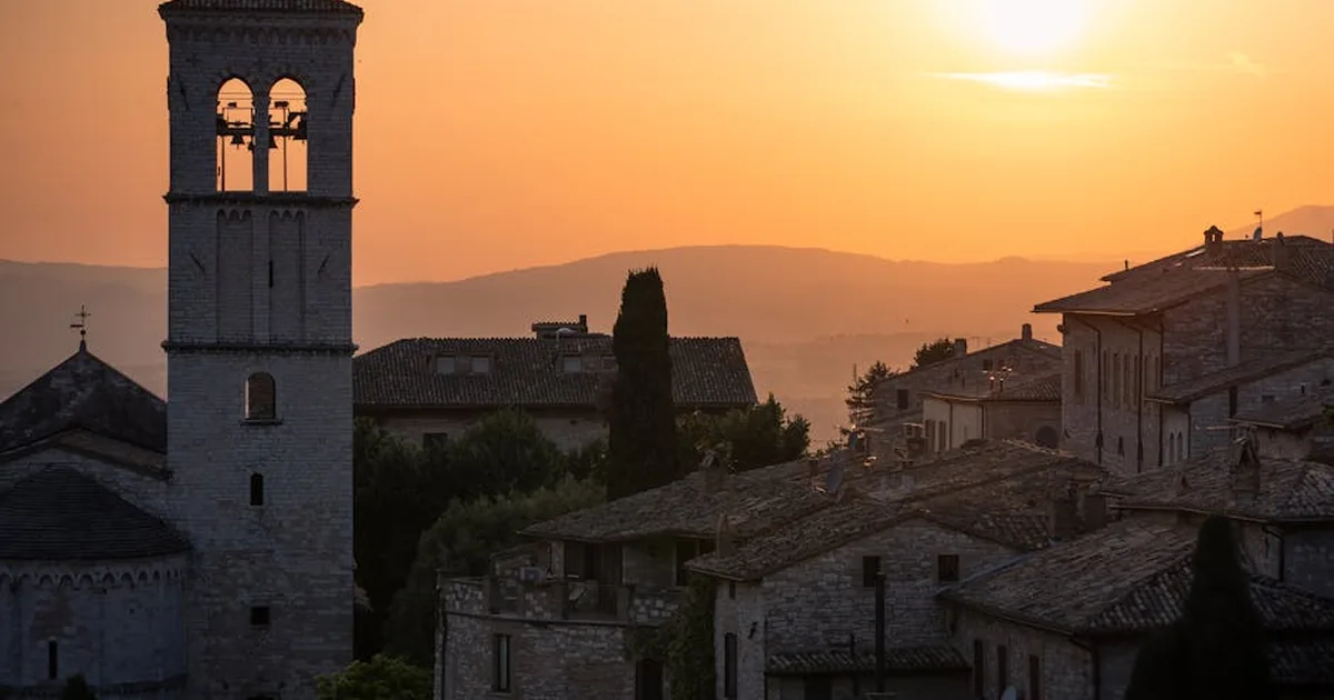 Il perdono che rinnova la vita: 800 anni di fraternità con Francesco d'Assisi