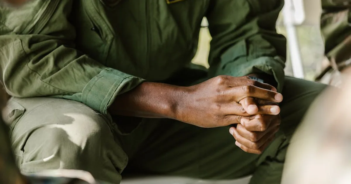 Jovens soldados são desafiados a viver no centro da vontade de Deus em culto militar