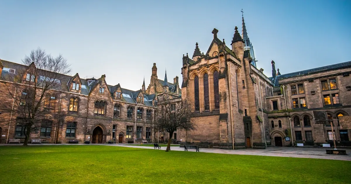 Universidad Católica: Construyendo el Futuro con Diálogo y Comunidad