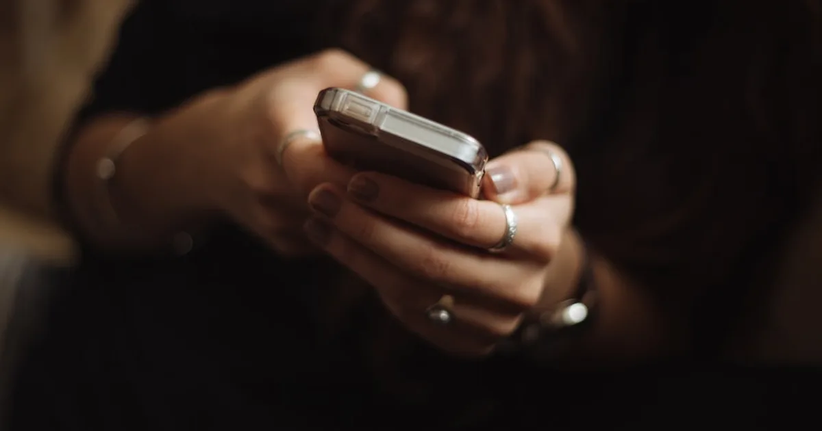 Drogenprävention in der digitalen Ära: Wie Gemeinden Jugendliche schützen können