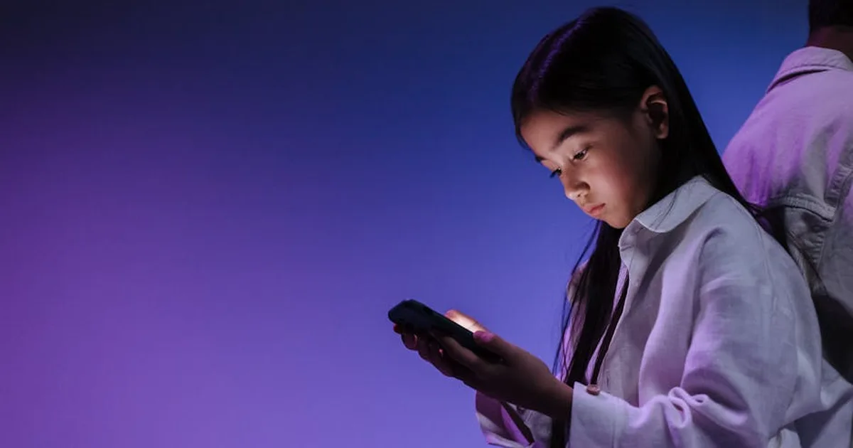 Adolescentes en la era digital: Cómo acompañar el corazón más allá de la pantalla