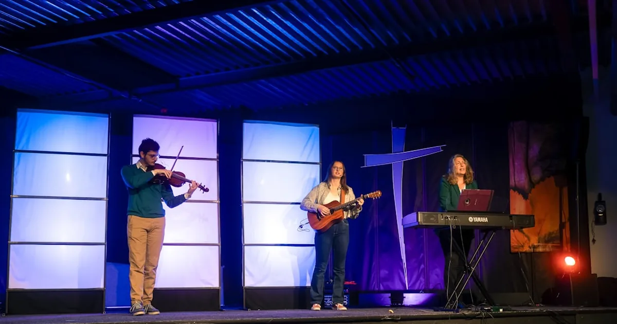 La música actual: un puente para que los jóvenes encuentren a Dios en la comunidad eclesial