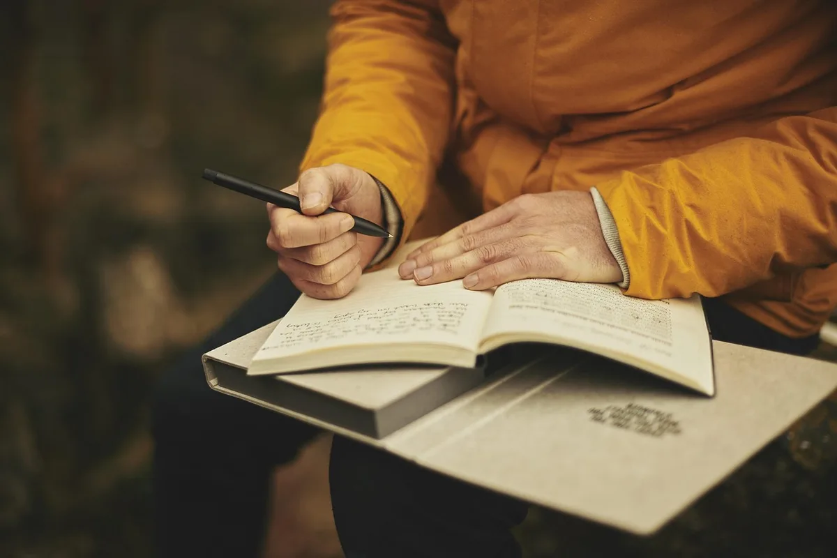 La Scrittura Cristiana nell'Era Digitale: Il Valore Insostituibile della Nostra Voce