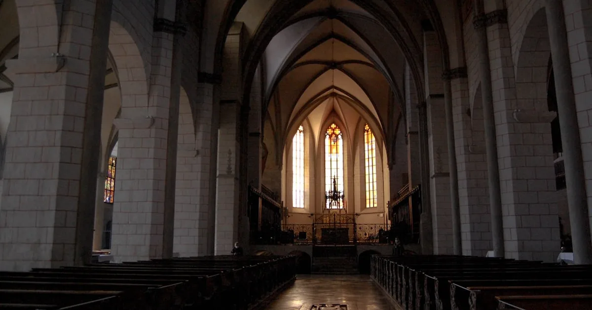 La orientación de los templos: Un viaje espiritual hacia la luz divina