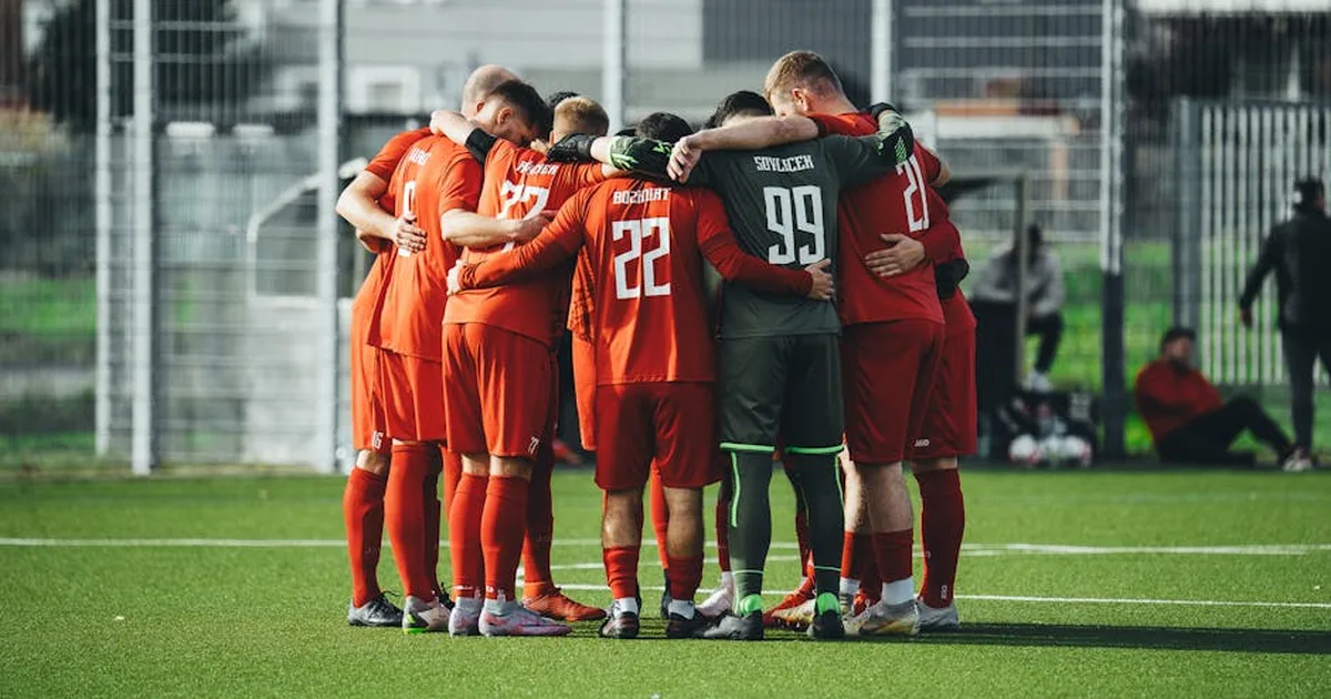 Wenn die Mannschaft aufsteht: Lektionen in Ausdauer für unsere christliche Gemeinschaft