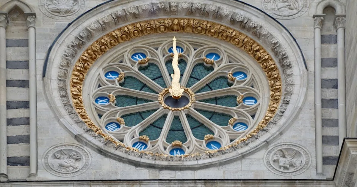 Bally Bagayoko, maire de Saint-Denis, s'engage pour la restauration de la basilique et sa flèche