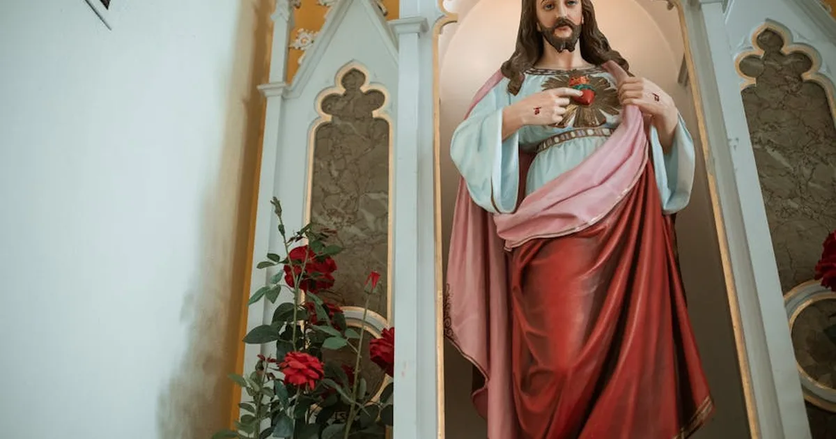 Sacred Heart and Divine Mercy: Two Pathways to God's Boundless Love