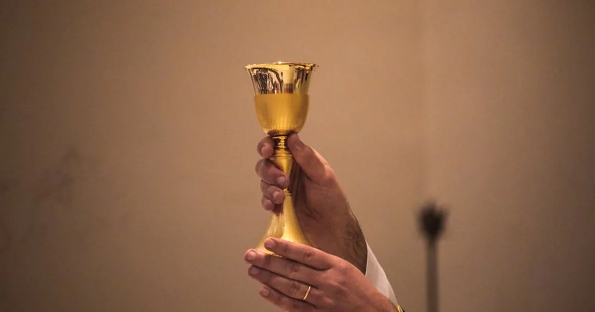 O Santo Graal: Redescobrindo o Mistério Cristão nas Lendas Arturianas