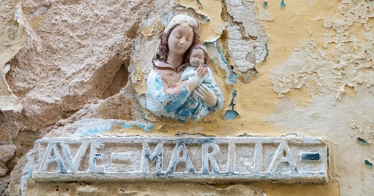 Ave María: Una Guía para Profundizar tu Devoción