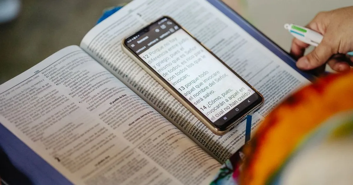 Bibel online lesen: Ihr Wegweiser zur digitalen Andacht