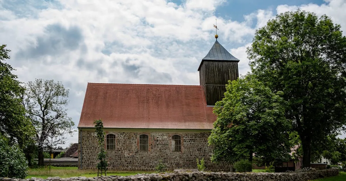 Building Bridges of Trust: How Churches Can Foster Confidence in Uncertain Times