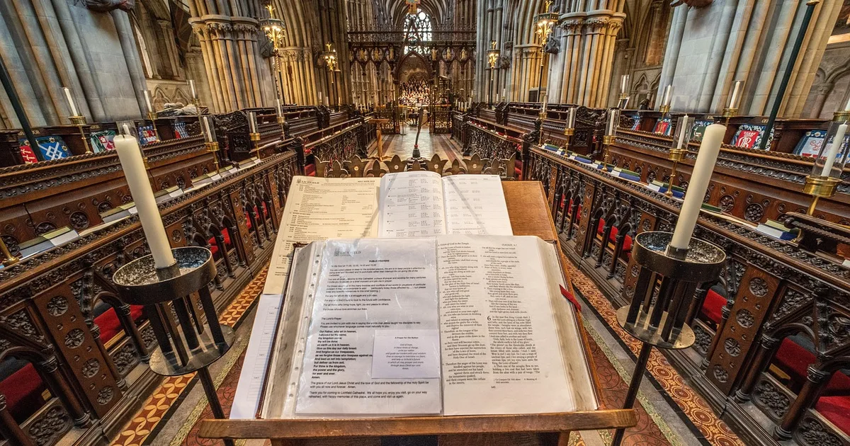 Los jóvenes redescubren la belleza de la liturgia tradicional: Una nueva expresión de fe viva