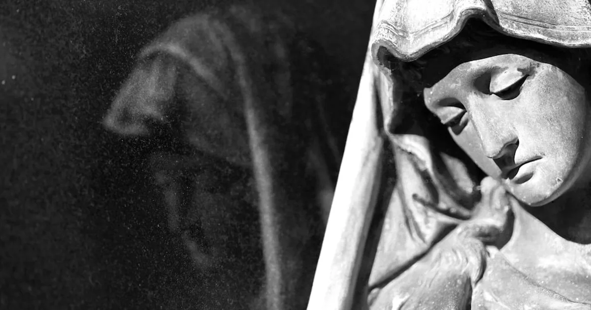 Mary's Month: Discovering the Beauty of a Faith That Welcomes and Transforms