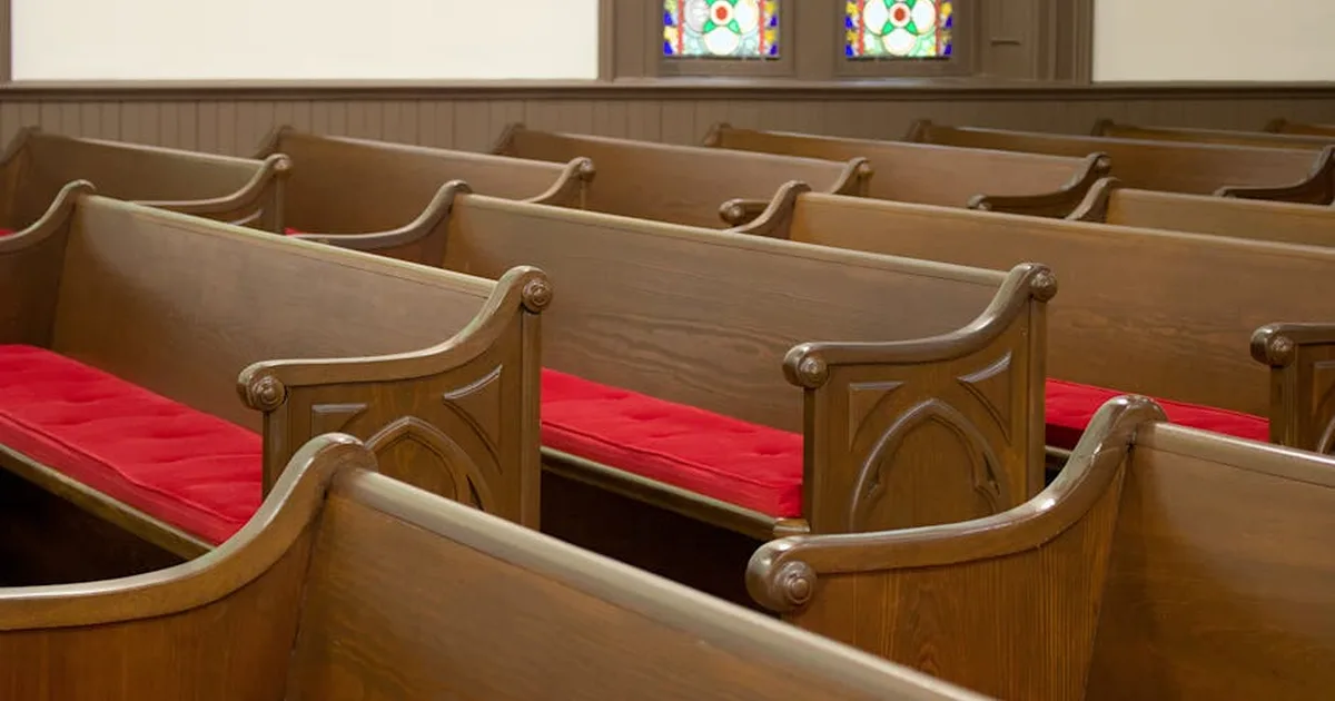 Fé em Transformação: O Que os Dados Recentes Revelam Sobre a Vida Religiosa nos EUA
