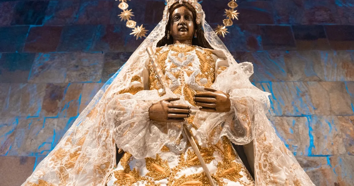 A Heartfelt Prayer to Our Lady of the Rosary of Pompeii for Times of Need
