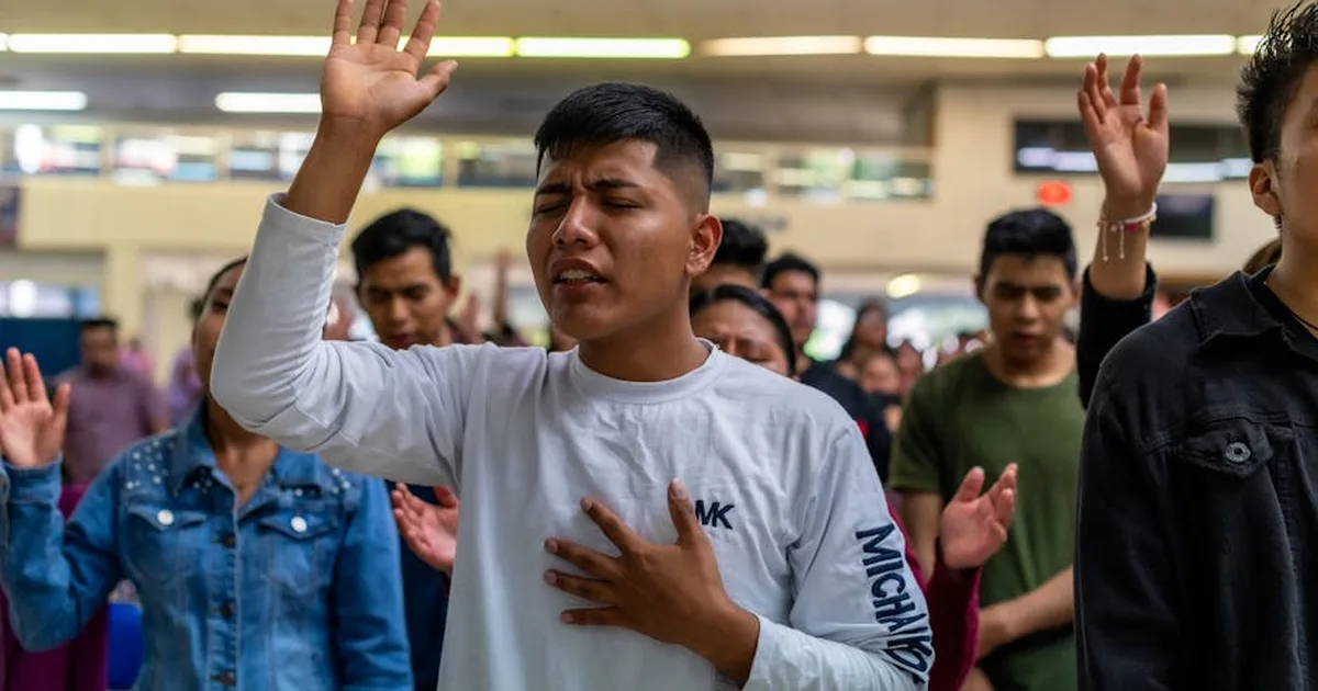 Un nuevo despertar espiritual: los jóvenes hombres redescubren su fe en Cristo