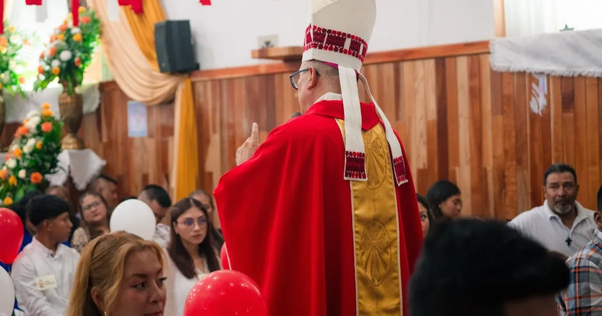 Respuesta cristiana ante críticas al Papa: Un llamado a la unidad y el respeto