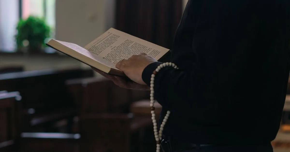 Cómo Rezar el Rosario: Guía Completa para Principiantes