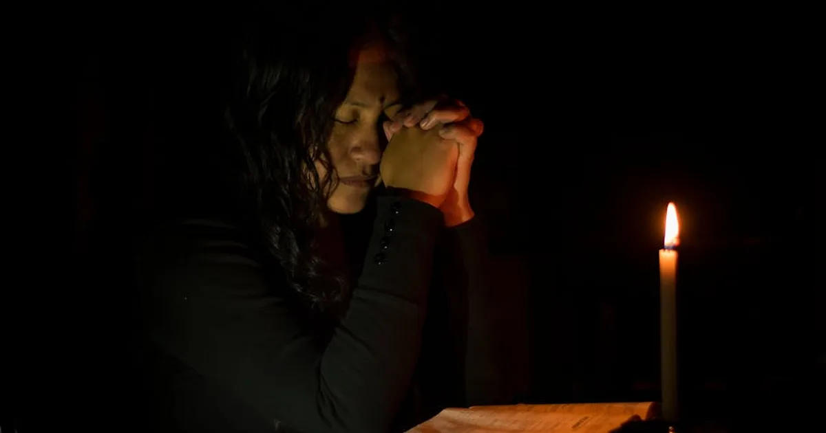 Quando a Escuridão Chega: Encontrando a Luz de Deus nos Momentos Mais Difíceis