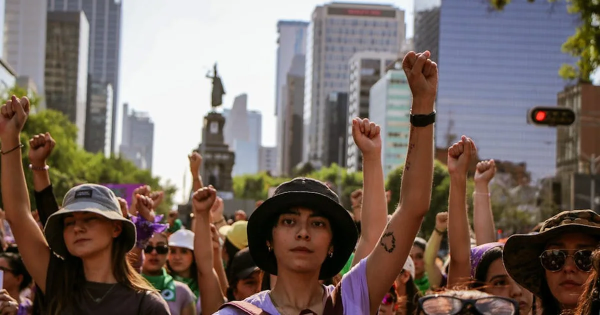 Jóvenes mexicanos alzan la voz por la vida en marcha pacífica