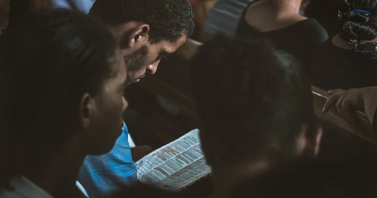 Fé que Persiste em Meio às Transformações: Como Comunidades Cristãs Preservam sua Essência
