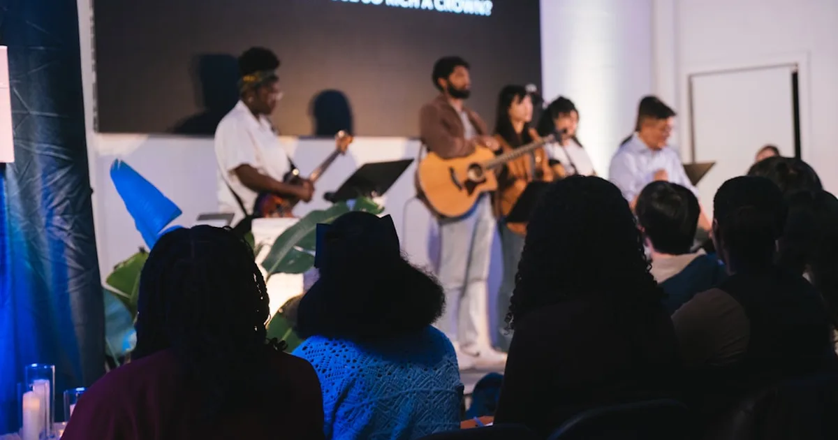 Celebrar en Comunión: La Liturgia como Vínculo de la Iglesia