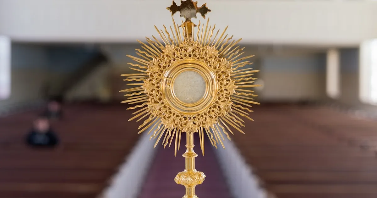The Monstrance: A Sacred Encounter with Christ's Eucharistic Presence