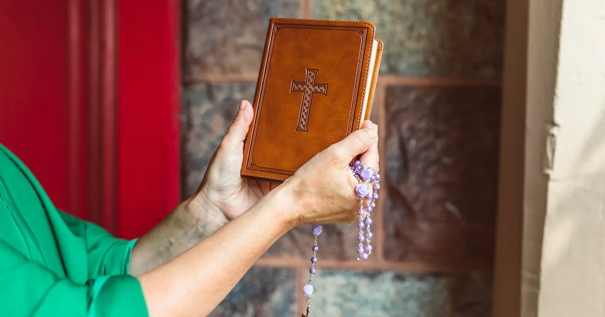Interceder pelos Enfermos: Um Ato de Fé que Conforta o Coração Cristão