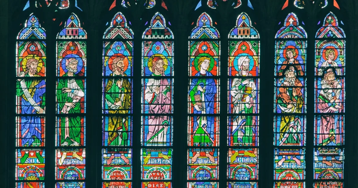 Nouveaux vitraux de Notre-Dame : une controverse qui interroge la foi et l'art sacré