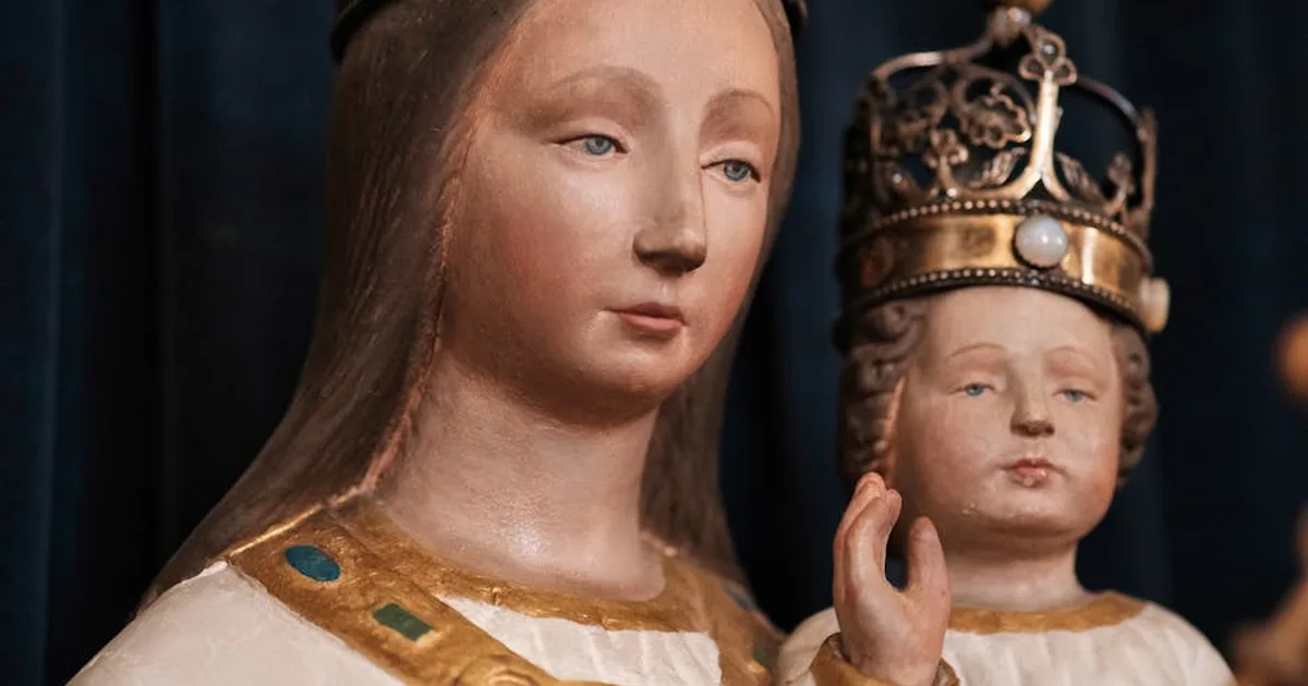 Salve Regina (Dios te salve, Reina): Oración, Significado y Guía Completa
