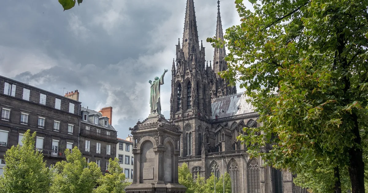 La catedral de Clermont-Ferrand: Un llamado a cuidar nuestro legado de fe