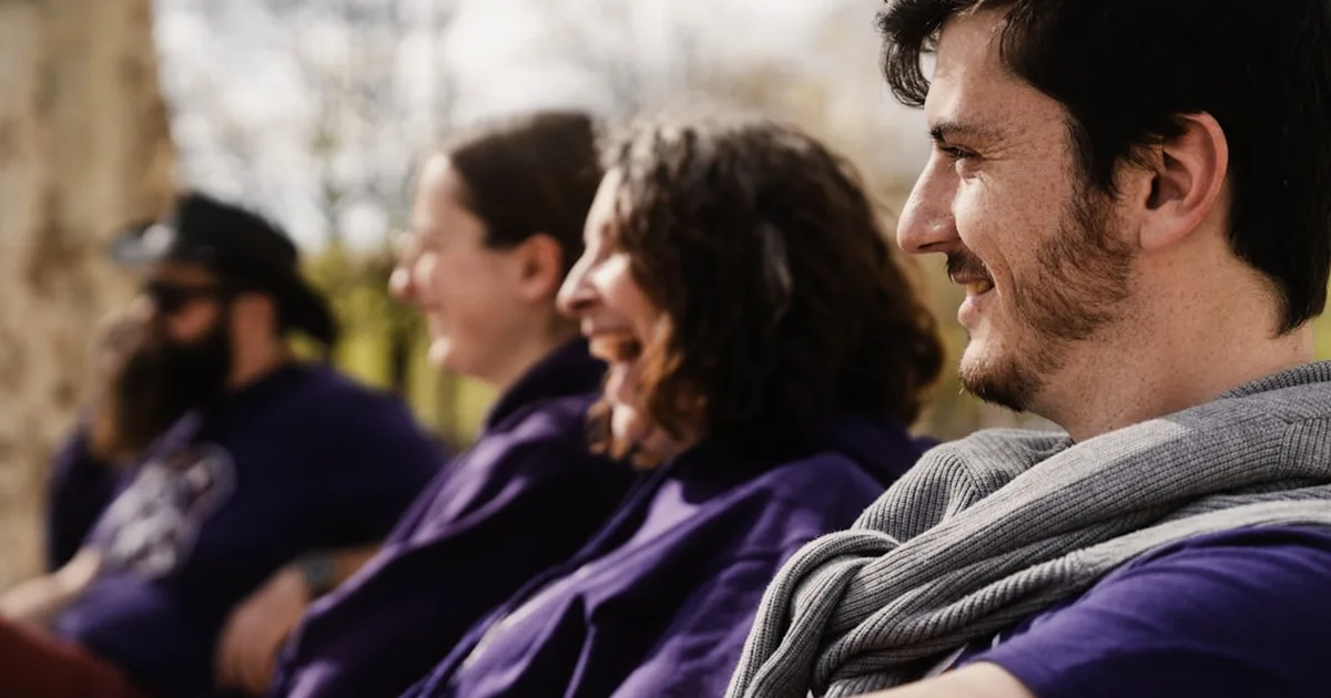 Amistad que Transforma: Un Devocional sobre Caminar Juntos en la Fe