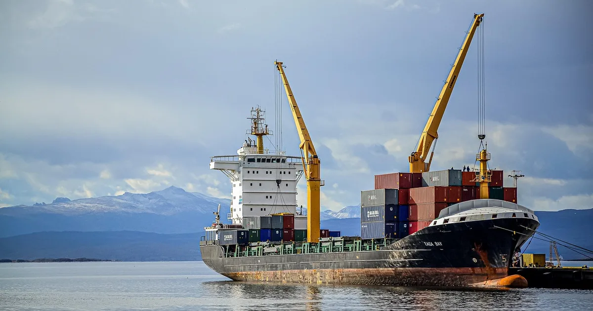 Los Cuellos de Botella del Comercio Global: Cuando la Fragilidad del Mundo Nos Llama a Confiar en Dios