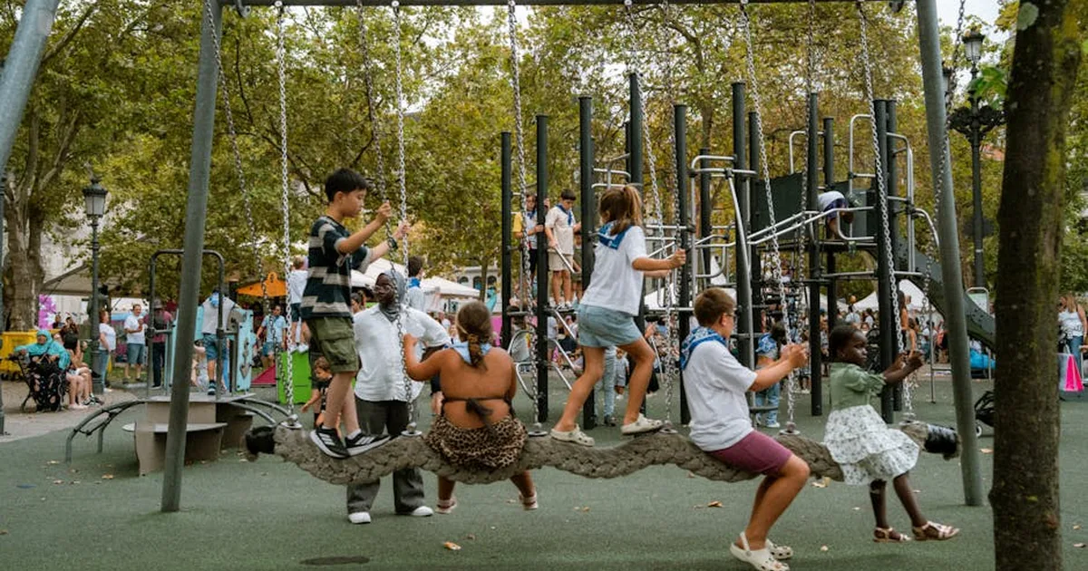 Como a proibição de redes sociais na Austrália ajuda famílias a resgatar a infância