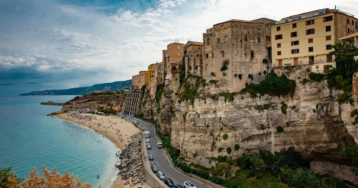 Calabria apuesta por la juventud: apoyo para estudiar y construir el futuro en la tierra natal