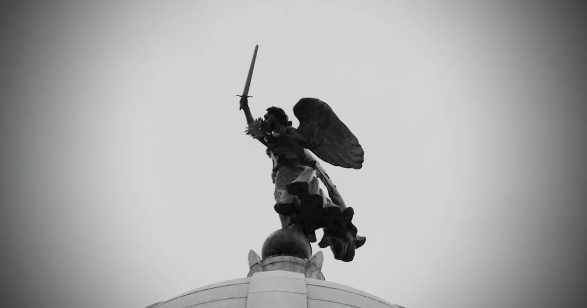 Oración a Arcángel San Miguel: Protección y Fortaleza Espiritual