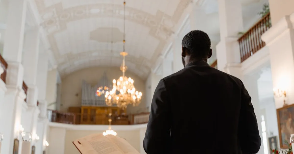 A Peregrinação do Papa Leão XIV em Camarões: Unidade e Esperança para Reconstruir