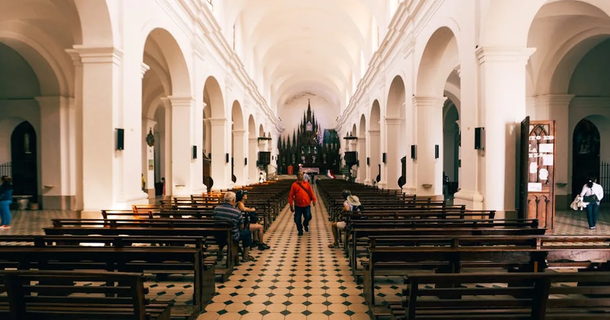 Papst León XIV. beendet Afrikareise mit pastoralen Begegnungen in Äquatorialguinea