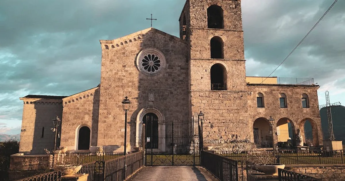 When Weakness Becomes Strength: How Italian Christian Communities Embrace Human Frailty