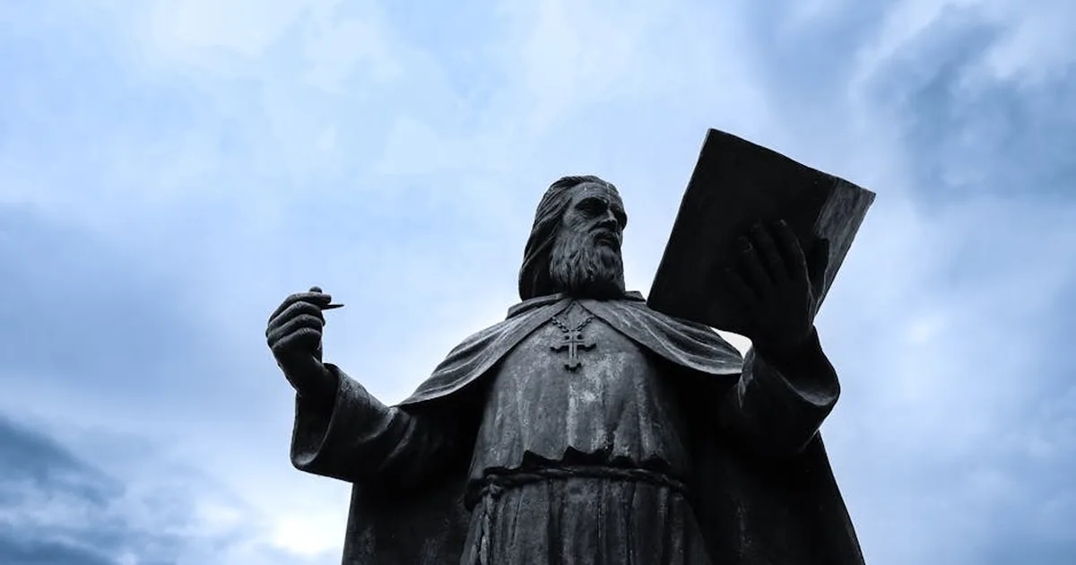 Del escándalo a la fe: Cuando figuras públicas encuentran el camino espiritual