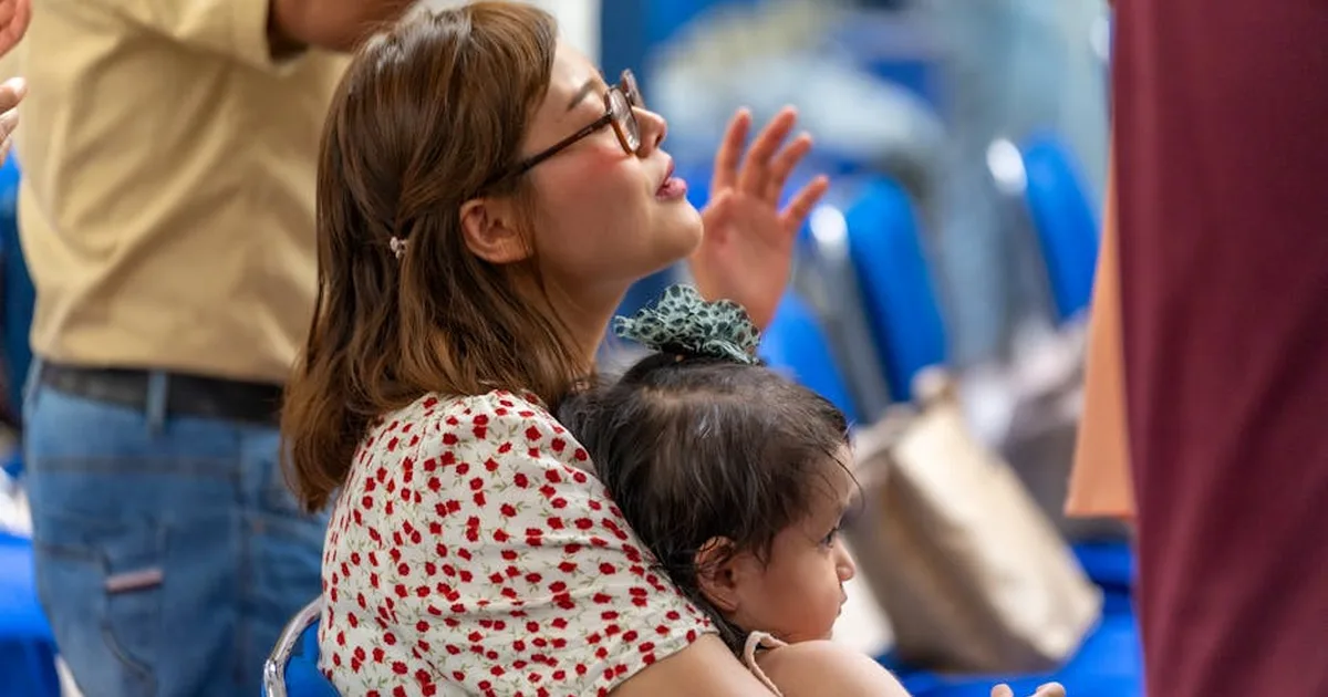 Mães que Oram: O Poder da Intercessão Materna Inspirada em Maria