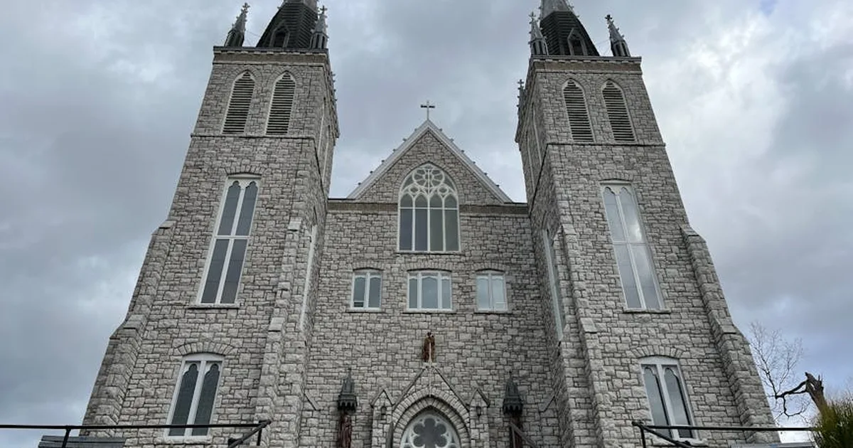 200 Anos de Herança Cristã em Kingston: Uma Luz de Fé no Coração do Canadá
