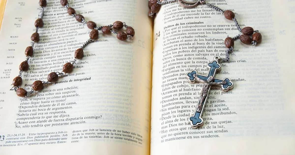 Prières Catholiques : Guide Complet pour Approfondir Votre Vie de Prière