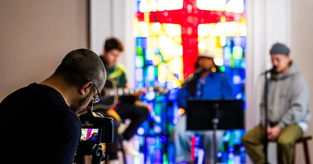 Fe y Pantallas: Nuestra Respuesta Cristiana ante los Medios