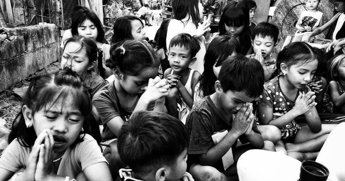 Oração pelos Filhos e Netos no Sangue de Cristo: Escudo e Bênção Familiar