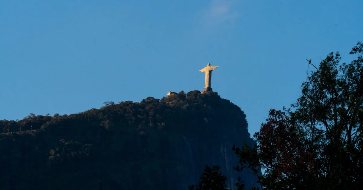 Una llamada a la oración nocturna por la paz: Los cristianos del mundo entero se unen al Papa León XIV