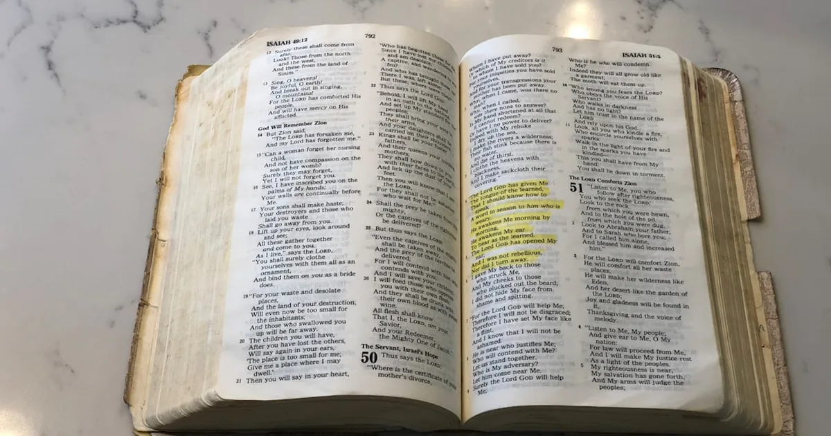 Lecturas de la Misa de Hoy: Cómo Dejar que la Palabra de Dios Guíe Tu Día